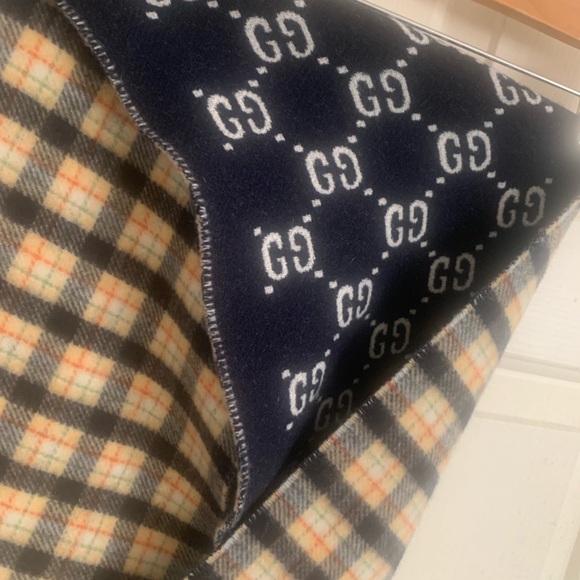 NEW Gucci Reversible Signature Logo / Plaid Designer Scarf! Beautiful - Picture 6 of 12
